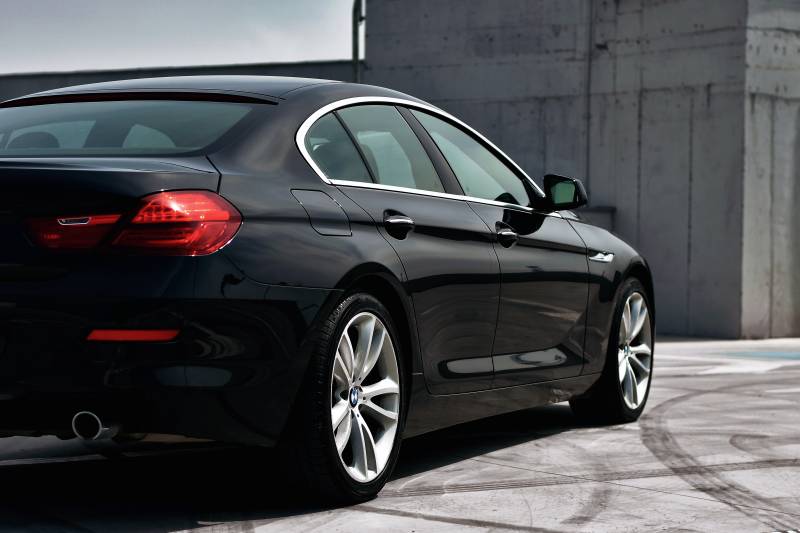 Recherche personnalisée BMW série 6 avec un pack M et un toit ouvrant à Lyon